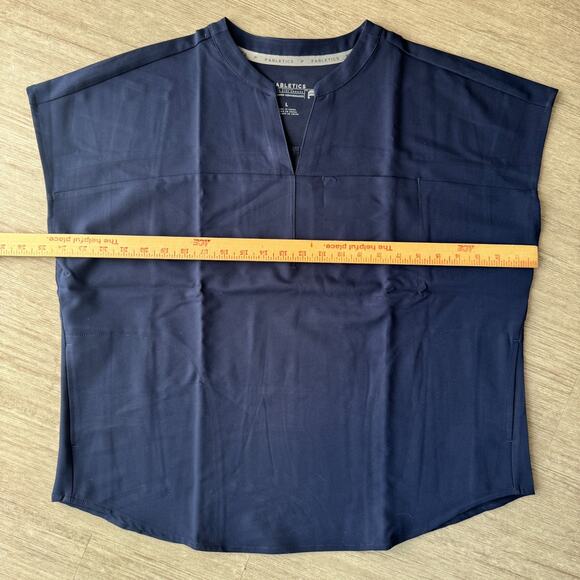 Fabletics Evolve Scrub Top Womens Large NWT Navy Blue 3 Pocket Oversized Stretch - Picture 7 of 10